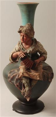 Historismus-Vase mit Bandoneon spielendem Mädchen, - Antiquariato e Dipinti