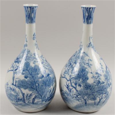 1 Paar blau-weiße Vasen, - Antiques and Paintings