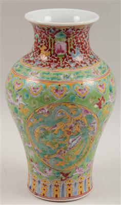 Famille Rose-Vase, - Antiques and Paintings