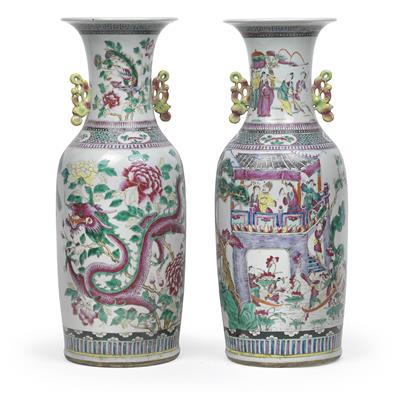 1 Paar Famille Rose-Vasen, - Saisonabschluß-Auktion<br>Bilder Varia und Antiquitäten