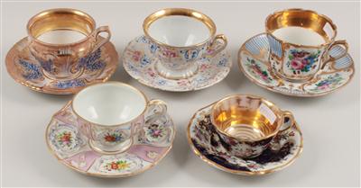 5 verschiedene Tassen mit Untertassen, - Saisonabschluß-Auktion<br>Bilder Varia und Antiquitäten