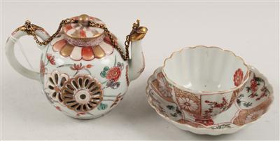 Kleine Teekanne mit Deckel, 1 Koppchen mit Untertasse, - Antiques and Paintings