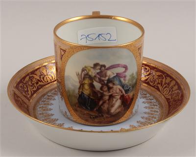 Tasse mit mythologischer Szene und Untertasse, - Antiques and Paintings