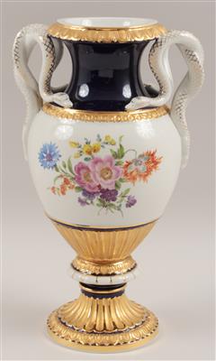 Vase mit DoppelSchlangenhenkeln, - Antiques and Paintings