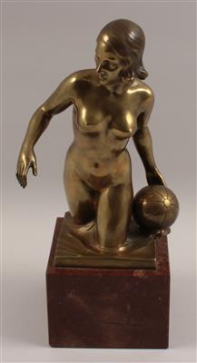 Frauenakt mit Ball durch Wasser watend, - Summer-auction