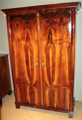 Biedermeier-Garderobeschrank, - Summer-auction