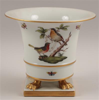 Vase mit 4 goldenen Löwenfüßen und quadratischer Plinthe, - Letní aukce