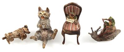 Katze, Hund mit Ball, Frosch auf Sessel, Frosch auf Schnecke, - Sommerauktion