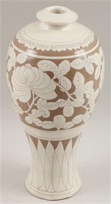 Vase, - Antiques and Paintings