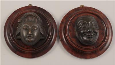 2 kleine japanische Bronzemasken, - Antiquitäten & Bilder