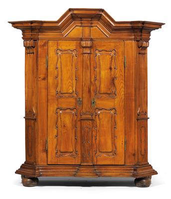 Provinzieller spätbarocker - frühklassizistischer Schrank, - Antiquariato e Dipinti