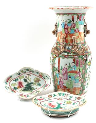 Famille rose-Vase, 2 ovale Fußschalen, - Antiquitäten & Bilder