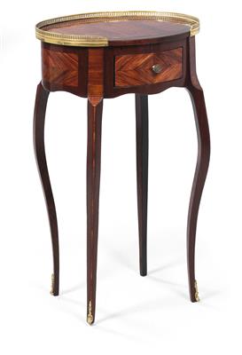 Oval side table or guéridon, - Works of Art (Furniture, Sculpture)