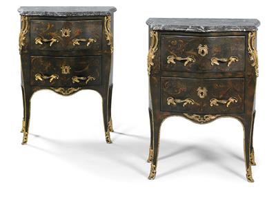 Rare pair of small lacquer chests of drawers, - Starožitnosti (Nábytek, Socha?ská díla)