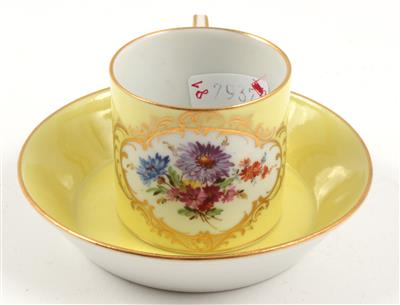 Moccatasse mit Blumenbukett, - Antiques and Paintings