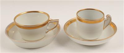 Teetasse mit Untertasse und Kaffeetasse mit Untertasse, - Antiquitäten & Bilder