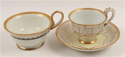 Teetasse und Kaffeetasse mit Untertasse, - Antiquitäten & Bilder