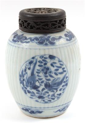 Blau-weiße Vase mit Holzdeckel, - Starožitnosti, Obrazy