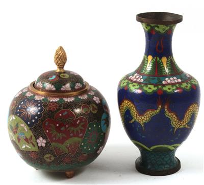 1 Cloisonné-Vase, 1 Deckeldose, - Antiquariato e Dipinti