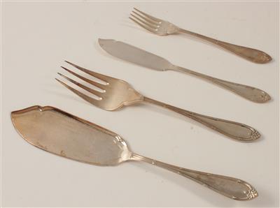 6 Fischgabeln, 6 Fischmesser,2 Vorleger, - Antiques and Paintings