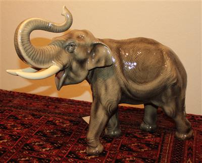 Elefant, - Antiques and Paintings