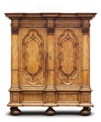 Prächtiger deutscher Barockhallenschrank, - Antiques and Paintings