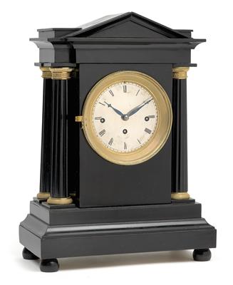 Kleine Biedermeier Kommodenuhr - Sommerauktion - Bilder Varia, Antiquitäten, Möbel und Design