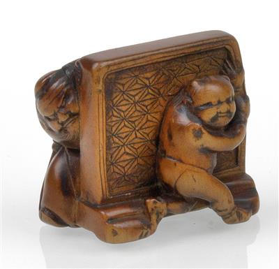 Netsuke des Oni, der sich vor Shoki hinter einem Stellschirm versteckt, - Sommerauktion - Bilder Varia, Antiquitäten, Möbel