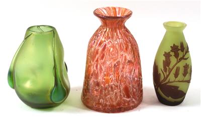 Drei kleine Vasen, - Sommerauktion - Bilder Varia, Antiquitäten, Möbel