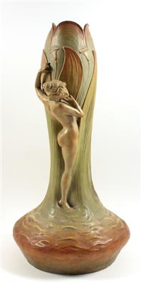 Große Vase mit plastischer Mädchenfigur, - Summer-auction