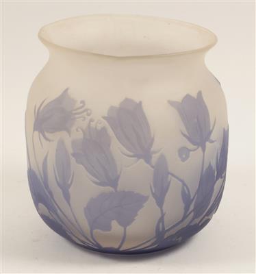 Vase mit Glockenblumen, - Antiques and Paintings