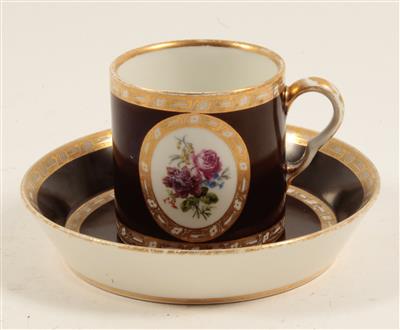 Tasse mit Untertasse und Blumenbuketts, - Antiquariato e Dipinti