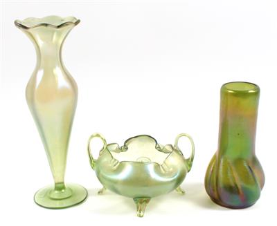 Henkelschale und zwei Vasen, - Antiques and Paintings