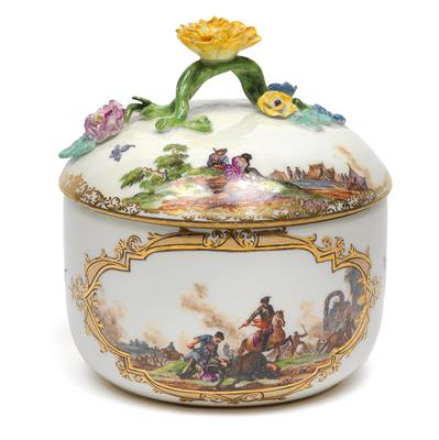 Box with cover with Turkish and European mounted fighters, - Works of Art (Furniture, Sculpture, Glass and porcelain)