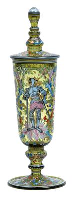 A goblet with cover featuring knight, - Oggetti d'arte (mobili, sculture, Vetri e porcellane)