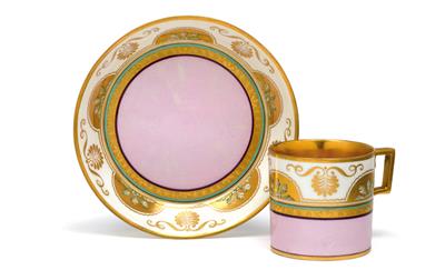 Ornamented cup and saucer, - Oggetti d'arte (mobili, sculture, Vetri e porcellane)