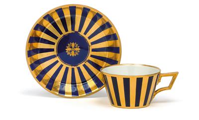 Ornamented tea cup and saucer with wide stripes, - Starožitnosti (Nábytek, Sochařská díla, Sklo, Porcelán)