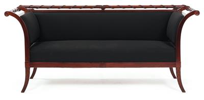 Elegant Biedermeier salon sofa, - Works of Art (Furniture, Sculpture, Glass and porcelain)