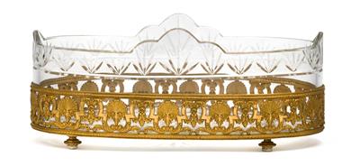 A jardiniere with glass insert and gilded mounting, - Starožitnosti (Nábytek, Sochařská díla, Sklo, Porcelán)