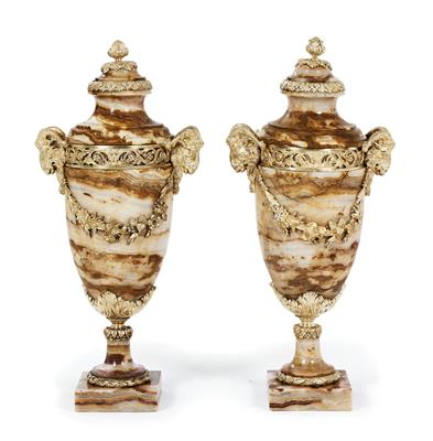 Paar Aufsatz- bzw. Ziervasen, - Antiquitäten (Möbel, Skulpturen, Glas und Porzellan)