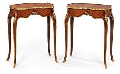 Pair of guéridons, - Works of Art (Furniture, Sculpture, Glass and porcelain)