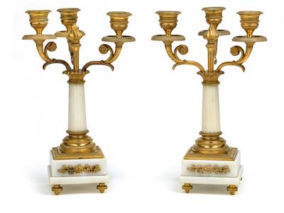 Paar dreiflammige Kerzenleuchter, - Antiquitäten (Möbel, Skulpturen, Glas und Porzellan)