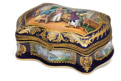 Magnificent porcelain box in the French style with bronze doré mounts, - Starožitnosti (Nábytek, Sochařská díla, Sklo, Porcelán)