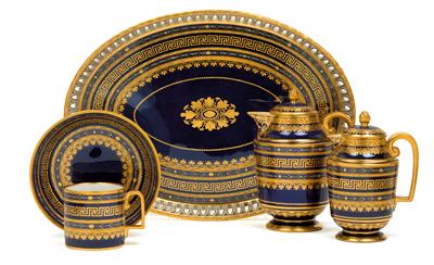 Solitaire with painted design in Leithner gilt and Leithner blue, - Starožitnosti (Nábytek, Sochařská díla, Sklo, Porcelán)