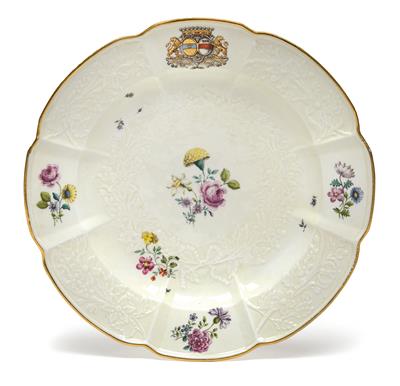 Plate with the alliance coat-of-arms of Paris and Béthune, - Works of Art (Furniture, Sculpture, Glass and porcelain)