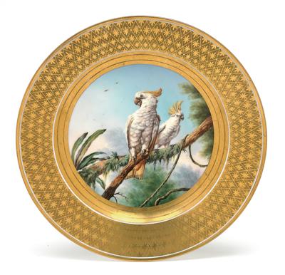 A plate with a pair of cockatoos, - Starožitnosti (Nábytek, Sochařská díla, Sklo, Porcelán)