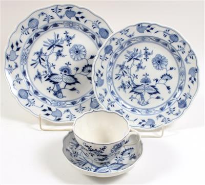 6 Zwiebelmuster-Speiseteller,8 Dessertteller, 1 Tasse mit Untertasse, - Antiquariato e Dipinti