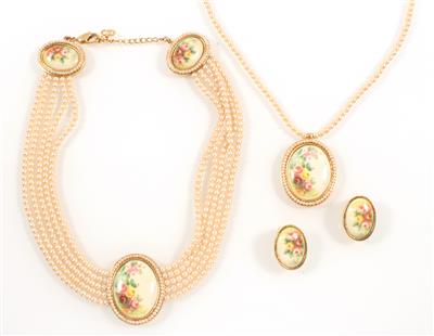 Fünfreihiges Collier, 1 Halskette mit Anhänger, 1 Paar Ohrclips, - Starožitnosti, Obrazy