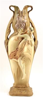 Große Vase mit Mädchenfigur, - Antiques and Paintings