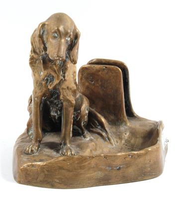 Friedrich Gornik(Prävali 1877-1943 Wien), Sitzender Hund mit Zündholzschachtelhalter und Ascher, - Antiquitäten & Bilder